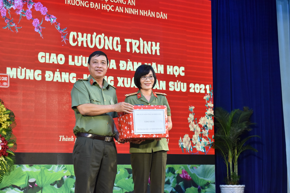 Giao[-]lưu,[-]tọa[-]đàm[-]văn[-]học[-]Mừng[-]Đảng,[-]mừng[-]Xuân[-]Tân[-]Sửu[-]năm[-]2021[-]